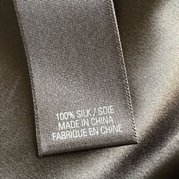 TAHARI Charlotte Dress, 100% Silk, Black, Ruffled V neckline, NWT, Size 6 - Picture 4 of 8